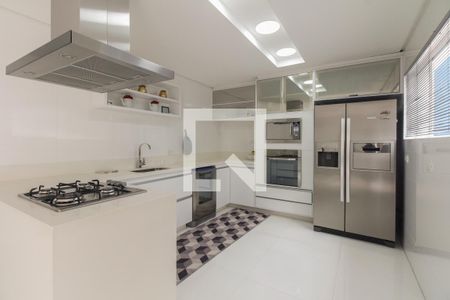 Casa à venda com 390m², 4 quartos e 7 vagas Casa à venda com 390m², 4 quartos e 7 vagasCozinha