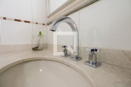 Casa à venda com 390m², 4 quartos e 7 vagas Casa à venda com 390m², 4 quartos e 7 vagasBanheiro Suíte 1