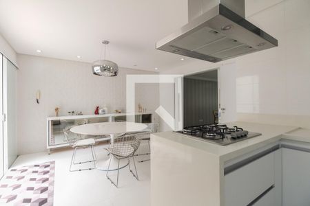 Casa à venda com 390m², 4 quartos e 7 vagas Casa à venda com 390m², 4 quartos e 7 vagasCozinha