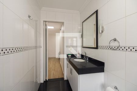 Casa à venda com 390m², 4 quartos e 7 vagas Casa à venda com 390m², 4 quartos e 7 vagasBanheiro Suíte 2