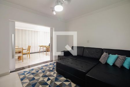 Casa à venda com 390m², 4 quartos e 7 vagas Casa à venda com 390m², 4 quartos e 7 vagasSala de TV