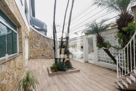 Casa à venda com 390m², 4 quartos e 7 vagas Casa à venda com 390m², 4 quartos e 7 vagasEntrada