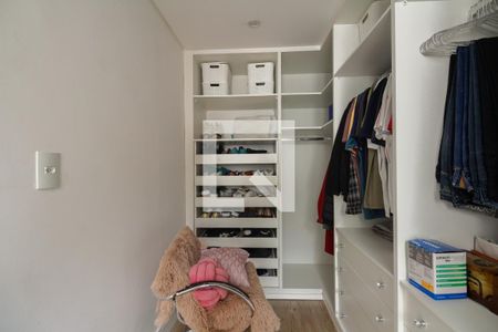 Casa à venda com 390m², 4 quartos e 7 vagas Casa à venda com 390m², 4 quartos e 7 vagasCloset Suíte 4