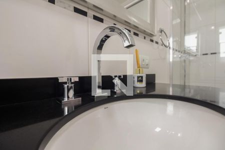 Casa à venda com 390m², 4 quartos e 7 vagas Casa à venda com 390m², 4 quartos e 7 vagasBanheiro Suíte 3