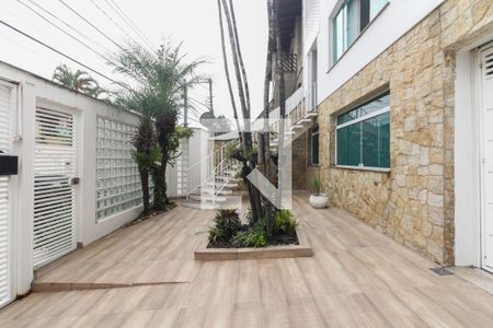 Casa à venda com 390m², 4 quartos e 7 vagas Casa à venda com 390m², 4 quartos e 7 vagasEntrada