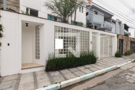 Casa à venda com 390m², 4 quartos e 7 vagas Casa à venda com 390m², 4 quartos e 7 vagasFachada