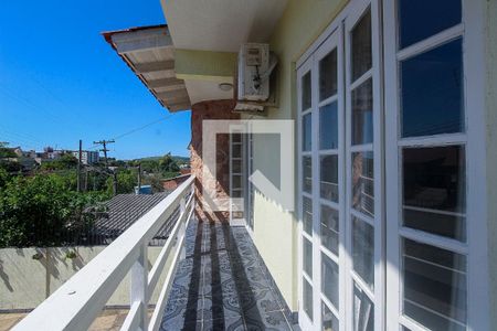 Casa à venda com 220m², 3 quartos e 2 vagas Casa à venda com 220m², 3 quartos e 2 vagasVaranda