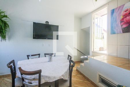 Casa à venda com 220m², 3 quartos e 2 vagas Casa à venda com 220m², 3 quartos e 2 vagasCozinha