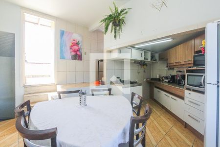 Casa à venda com 220m², 3 quartos e 2 vagas Casa à venda com 220m², 3 quartos e 2 vagasBanheiro social