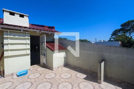 Casa à venda com 220m², 3 quartos e 2 vagas Casa à venda com 220m², 3 quartos e 2 vagasVaranda