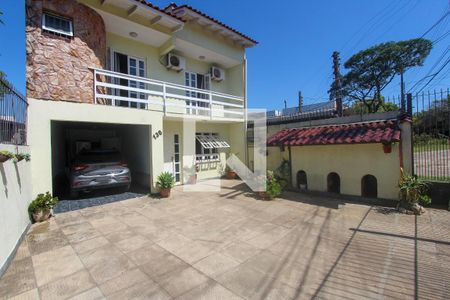 Casa à venda com 220m², 3 quartos e 2 vagas Casa à venda com 220m², 3 quartos e 2 vagasFachada casa