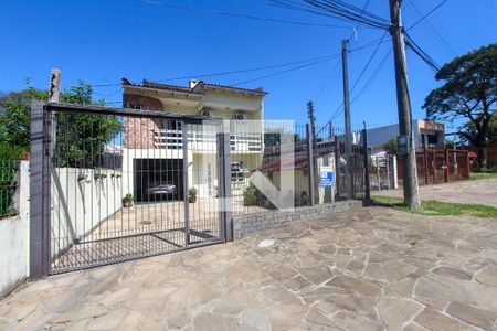 Casa à venda com 220m², 3 quartos e 2 vagas Casa à venda com 220m², 3 quartos e 2 vagasFachada casa