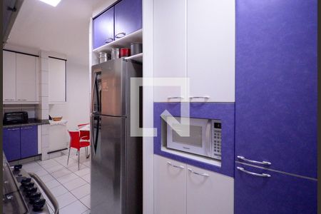 Casa à venda com 434m², 4 quartos e 6 vagas Casa à venda com 434m², 4 quartos e 6 vagasCozinha