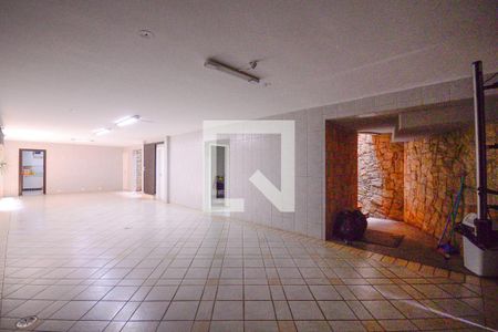 Casa à venda com 434m², 4 quartos e 6 vagas Casa à venda com 434m², 4 quartos e 6 vagasGaragem
