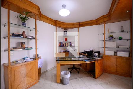 Casa à venda com 434m², 4 quartos e 6 vagas Casa à venda com 434m², 4 quartos e 6 vagasEscritório