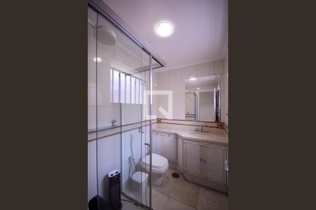 Casa à venda com 434m², 4 quartos e 6 vagas Casa à venda com 434m², 4 quartos e 6 vagasBanheiro Quarto 3