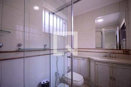 Casa à venda com 434m², 4 quartos e 6 vagas Casa à venda com 434m², 4 quartos e 6 vagasBanheiro Quarto 3