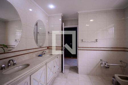 Casa à venda com 434m², 4 quartos e 6 vagas Casa à venda com 434m², 4 quartos e 6 vagasBanheiro Quarto 4