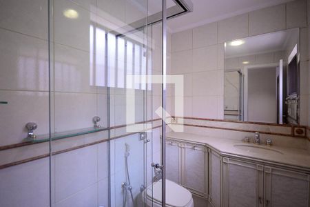 Casa à venda com 434m², 4 quartos e 6 vagas Casa à venda com 434m², 4 quartos e 6 vagasBanheiro Quarto 3