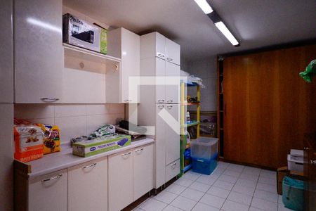 Casa à venda com 434m², 4 quartos e 6 vagas Casa à venda com 434m², 4 quartos e 6 vagasDispensa