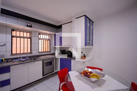 Casa à venda com 434m², 4 quartos e 6 vagas Casa à venda com 434m², 4 quartos e 6 vagasCozinha