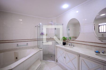 Casa à venda com 434m², 4 quartos e 6 vagas Casa à venda com 434m², 4 quartos e 6 vagasBanheiro Quarto 4