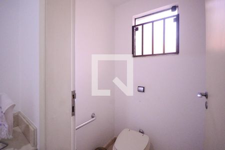 Casa à venda com 434m², 4 quartos e 6 vagas Casa à venda com 434m², 4 quartos e 6 vagasLavabo