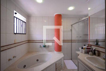 Casa à venda com 434m², 4 quartos e 6 vagas Casa à venda com 434m², 4 quartos e 6 vagasBanheiro Quarto 2