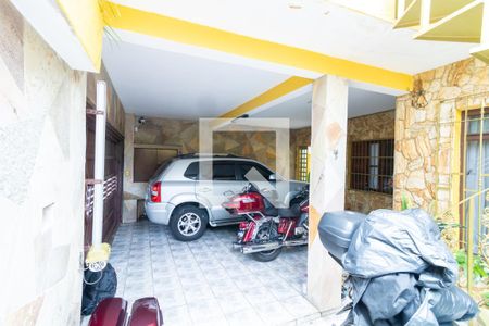 Casa à venda com 380m², 4 quartos e 2 vagas Casa à venda com 380m², 4 quartos e 2 vagasGaragem