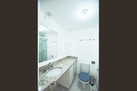 Banheiro de kitnet/studio à venda com 1 quarto, 27m² em Partenon, Porto Alegre