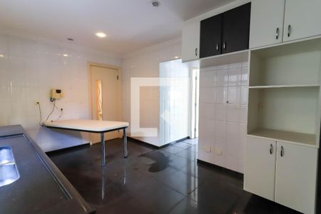 Casa à venda com 350m², 4 quartos e 7 vagasCozinha