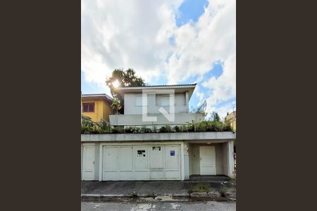 Casa à venda com 350m², 4 quartos e 7 vagasFachada