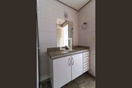 Casa à venda com 350m², 4 quartos e 7 vagasBanheiro da Piscina