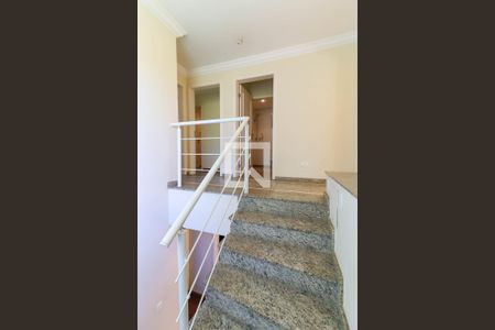 Escada de casa para alugar com 4 quartos, 350m² em Jardim Leonor, São Paulo