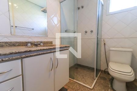 Casa à venda com 350m², 4 quartos e 7 vagasBanheiro da Suíte 1