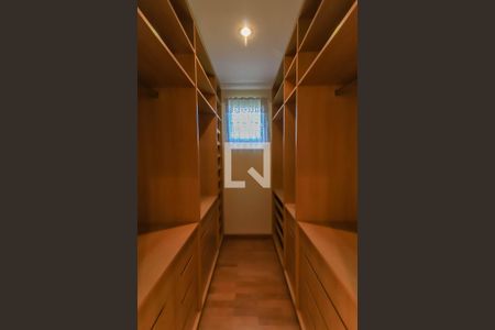 Casa à venda com 350m², 4 quartos e 7 vagasCloset da Suíte 4