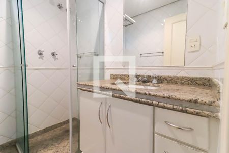 Casa à venda com 350m², 4 quartos e 7 vagasBanheiro da Suíte 2