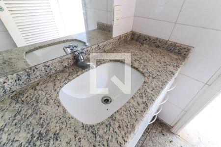 Casa à venda com 350m², 4 quartos e 7 vagasBanheiro da Piscina