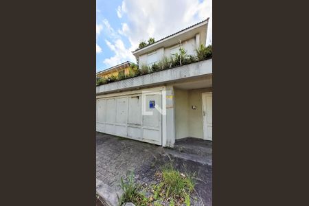 Casa à venda com 350m², 4 quartos e 7 vagasFachada