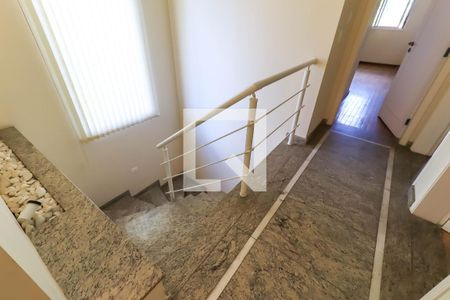 Casa à venda com 350m², 4 quartos e 7 vagasEscada