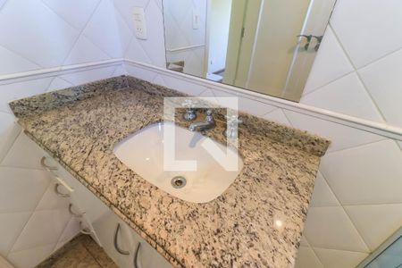 Casa à venda com 350m², 4 quartos e 7 vagasBanheiro da Suíte 1