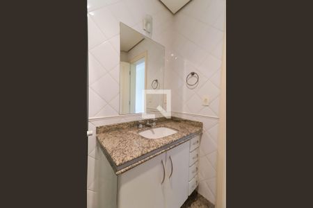 Casa à venda com 350m², 4 quartos e 7 vagasBanheiro da Suíte 2