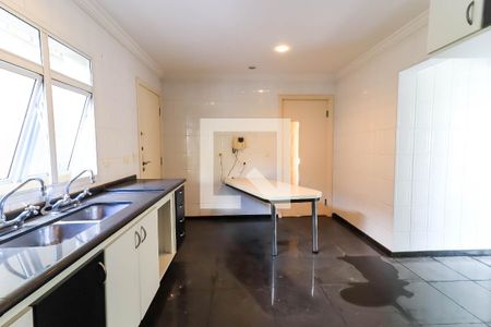 Casa à venda com 350m², 4 quartos e 7 vagasCozinha