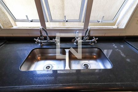 Casa à venda com 350m², 4 quartos e 7 vagasCozinha - Torneira