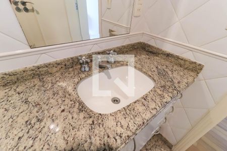 Casa à venda com 350m², 4 quartos e 7 vagasBanheiro da Suíte 2