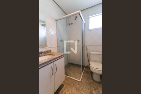 Casa à venda com 350m², 4 quartos e 7 vagasBanheiro da Suíte 1