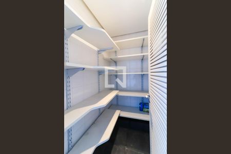 Casa à venda com 350m², 4 quartos e 7 vagasDespensa