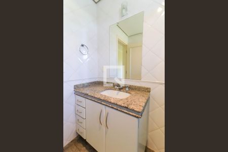 Casa à venda com 350m², 4 quartos e 7 vagasBanheiro da Suíte 1