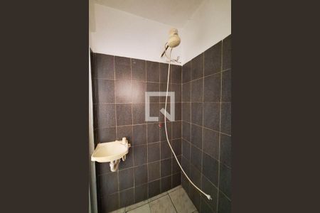 Banheiro de kitnet/studio para alugar com 0 quarto, 25m² em Centro, Niterói