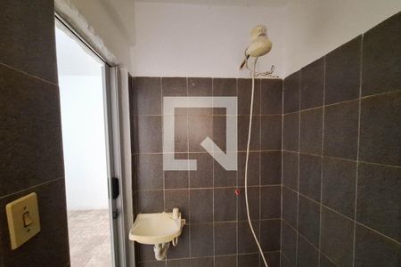 Banheiro de kitnet/studio para alugar com 0 quarto, 25m² em Centro, Niterói